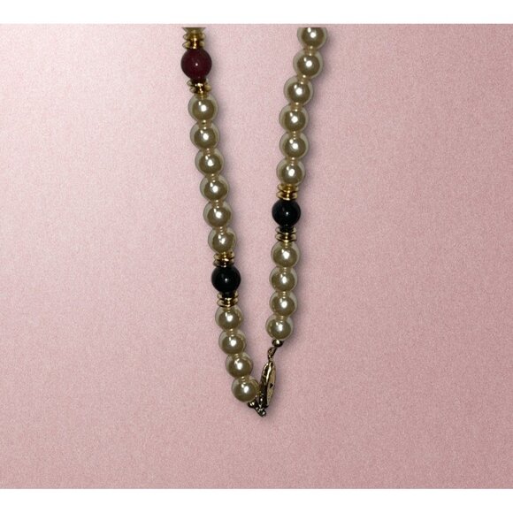 Vintage Faux Pearl Necklace W/ Red & Black Beads Gold Accents Classic Jewelry Ha - Picture 3 of 5